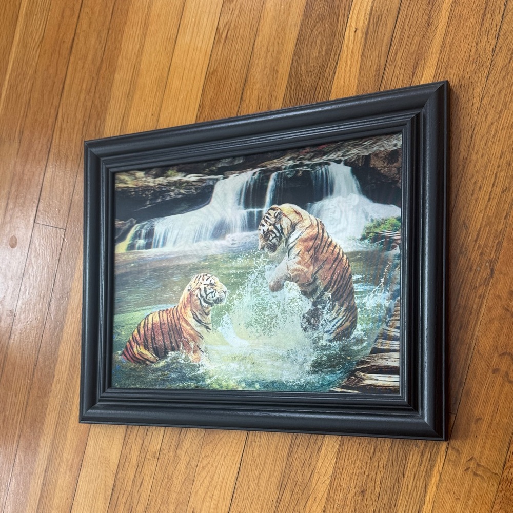 Framed Tiger Lenticular Print - Picture 4 of 5